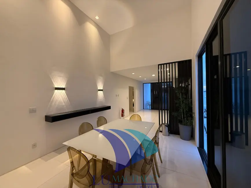 Foto 2 de Casa de Condomínio com 3 quartos à venda, 180m2 em Ogiva, Cabo Frio - RJ