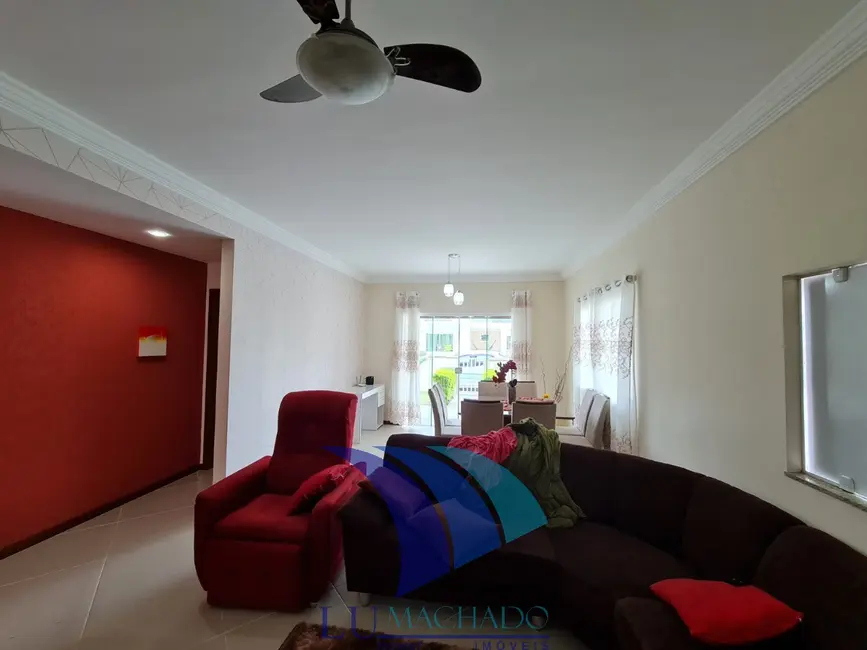Foto 3 de Casa de Condomínio com 5 quartos à venda, 180m2 em Ogiva, Cabo Frio - RJ