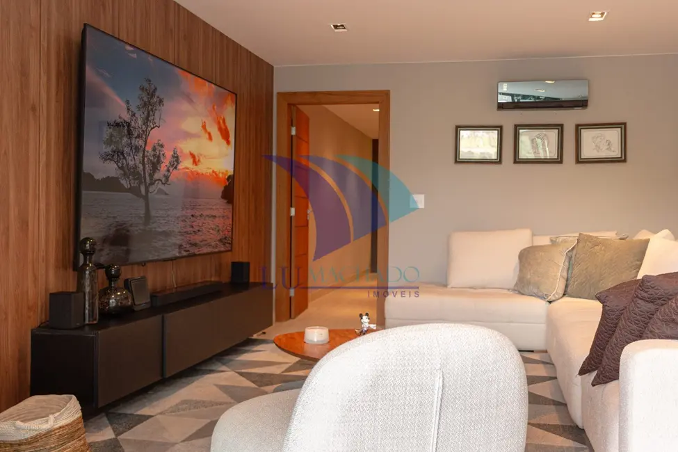 Foto 1 de Casa com 5 quartos à venda, 608m2 em Teresopolis - RJ