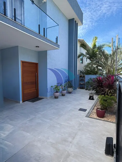 Foto 2 de Casa de Condomínio com 4 quartos à venda, 242m2 em Ogiva, Cabo Frio - RJ