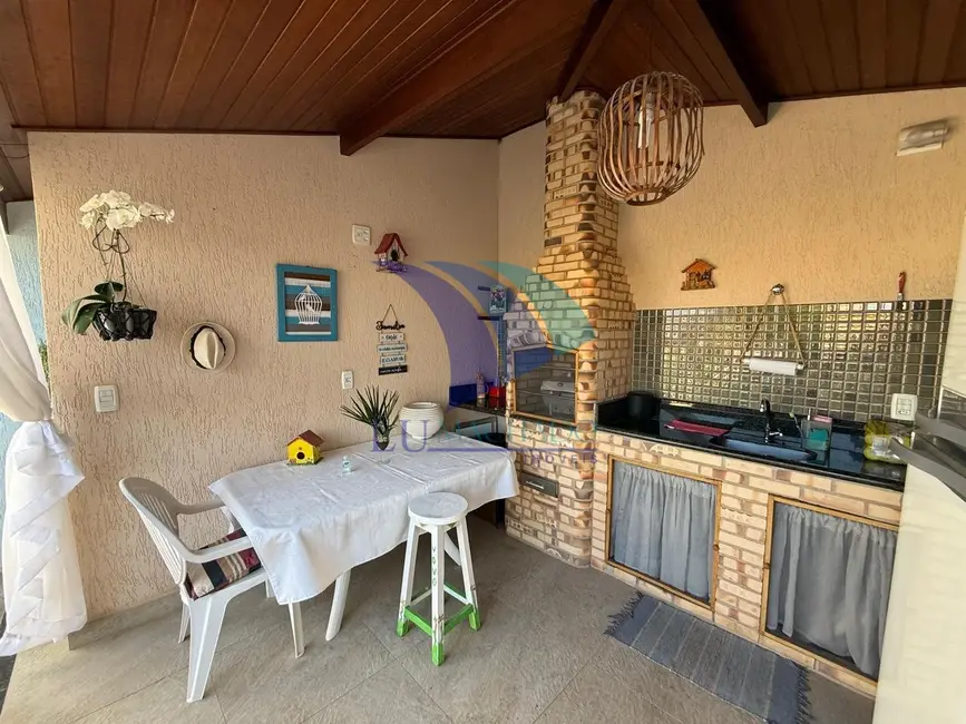 Casa com 3 quartos à venda, 236m2 em Ogiva, Cabo Frio - RJ - imagem 4 Foto 4 de Casa com 3 quartos à venda, 236m2 em Ogiva, Cabo Frio - RJ