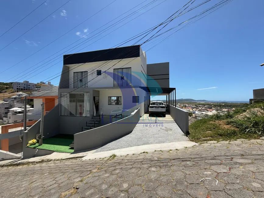 Foto 1 de Casa com 4 quartos à venda, 200m2 em Ogiva, Cabo Frio - RJ