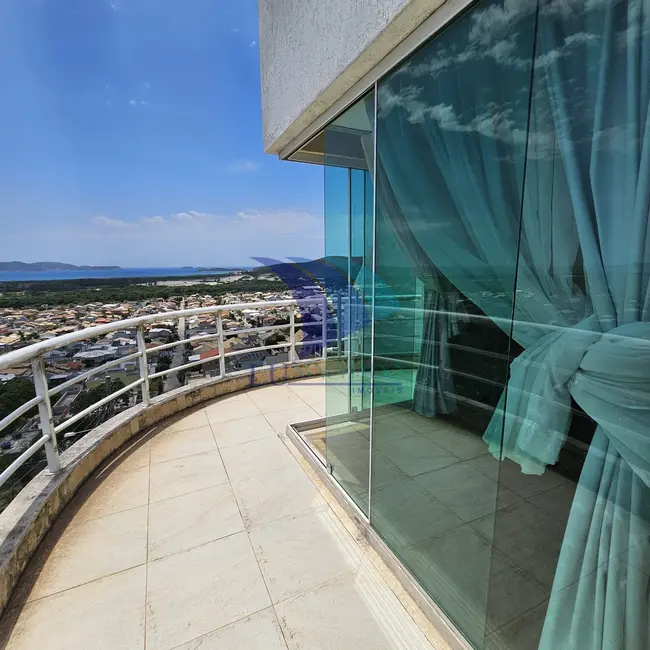 Foto 2 de Casa de Condomínio com 3 quartos à venda, 280m2 em Ogiva, Cabo Frio - RJ