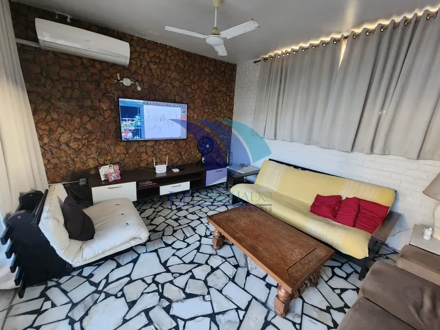 Foto 2 de Casa com 6 quartos à venda, 200m2 em Portinho, Cabo Frio - RJ