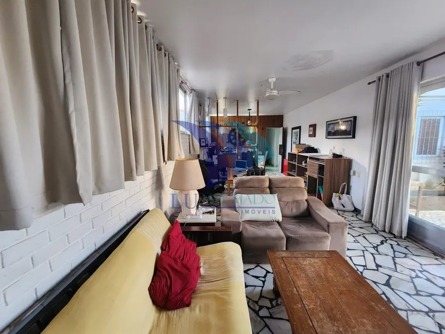 Foto 3 de Casa com 6 quartos à venda, 200m2 em Portinho, Cabo Frio - RJ