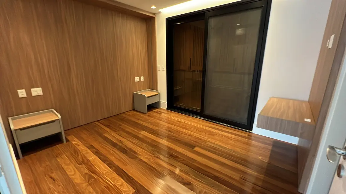 Casa de Condomínio com 5 quartos à venda, 840m2 em Barueri - SP - imagem 9 Foto 9 de Casa de Condomínio com 5 quartos à venda, 840m2 em Barueri - SP
