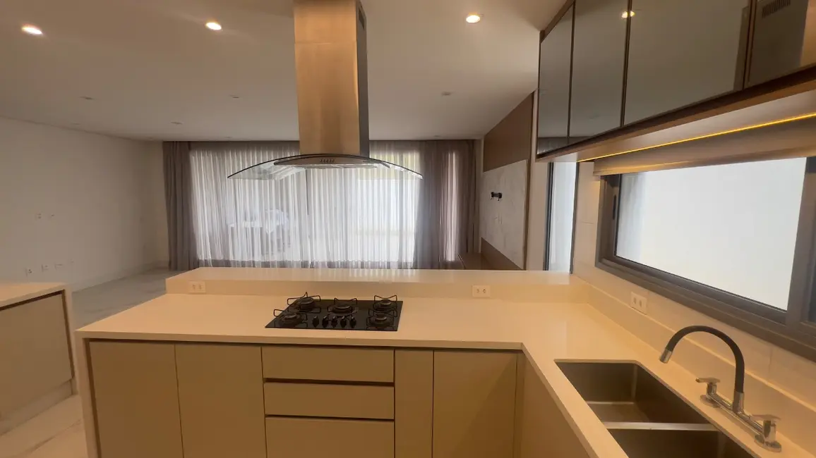 Casa de Condomínio com 3 quartos para alugar, 200m2 em Tamboré, Santana De Parnaiba - SP - imagem 9 Foto 9 de Casa de Condomínio com 3 quartos para alugar, 200m2 em Tamboré, Santana De Parnaiba - SP