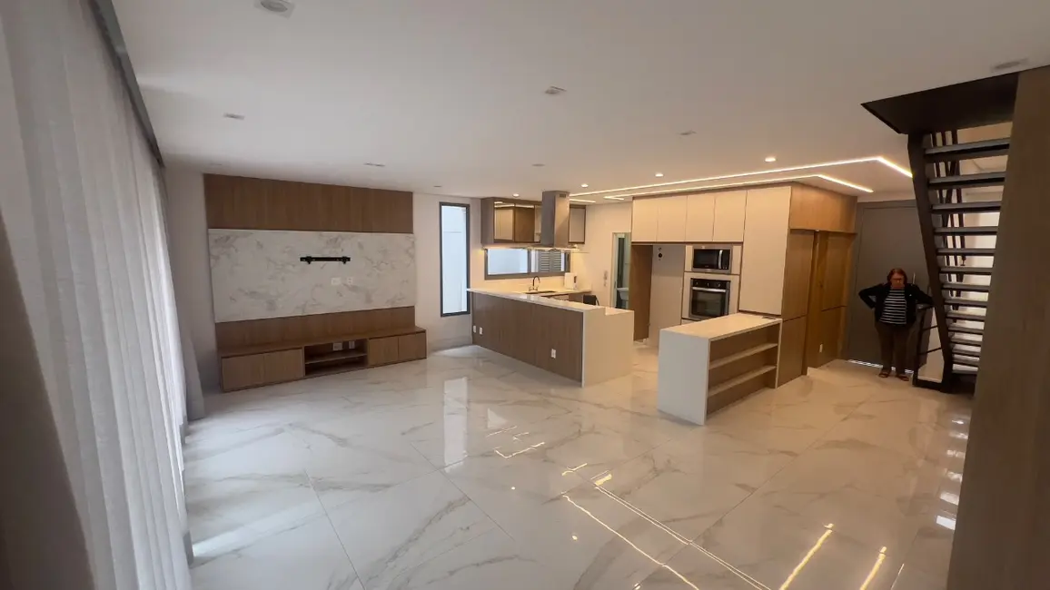 Casa de Condomínio com 3 quartos para alugar, 200m2 em Tamboré, Santana De Parnaiba - SP - imagem 4 Foto 4 de Casa de Condomínio com 3 quartos para alugar, 200m2 em Tamboré, Santana De Parnaiba - SP