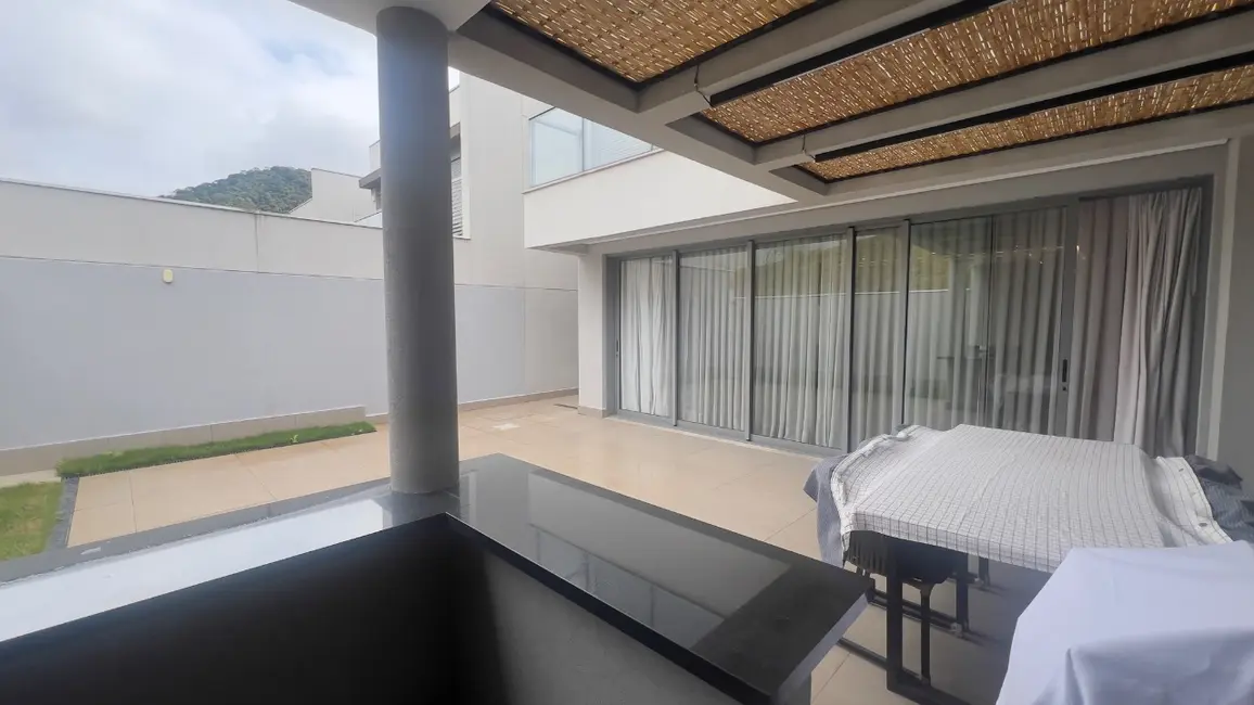 Casa de Condomínio com 3 quartos para alugar, 200m2 em Tamboré, Santana De Parnaiba - SP - imagem 5 Foto 5 de Casa de Condomínio com 3 quartos para alugar, 200m2 em Tamboré, Santana De Parnaiba - SP