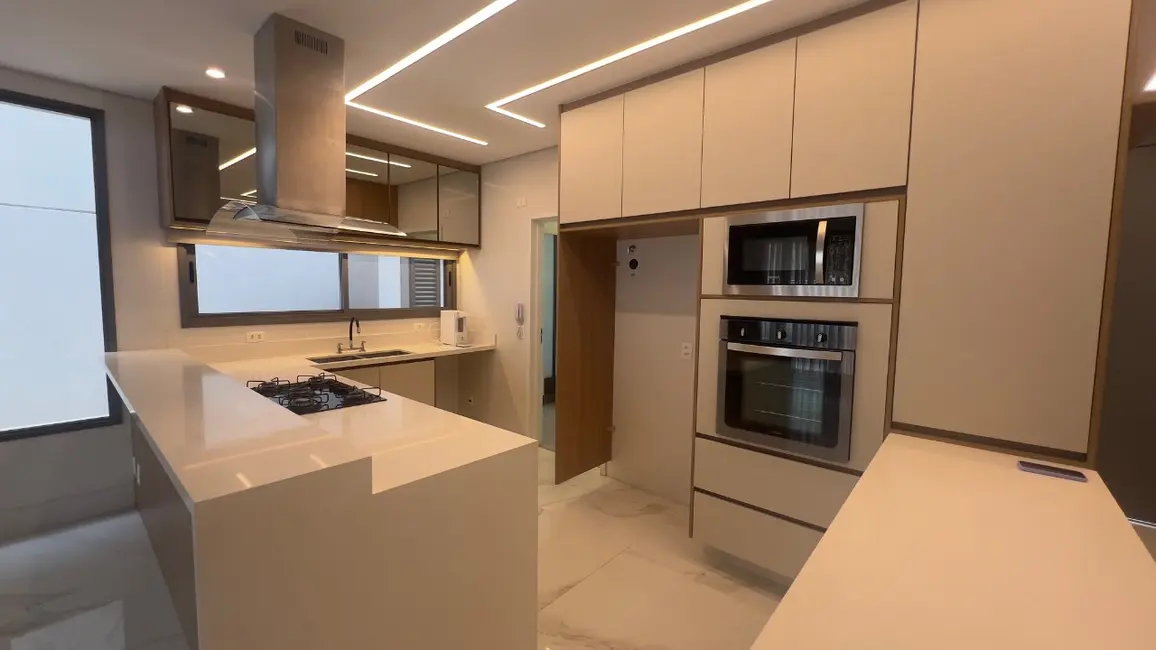 Casa de Condomínio com 3 quartos para alugar, 200m2 em Tamboré, Santana De Parnaiba - SP - imagem 1 Foto 1 de Casa de Condomínio com 3 quartos para alugar, 200m2 em Tamboré, Santana De Parnaiba - SP
