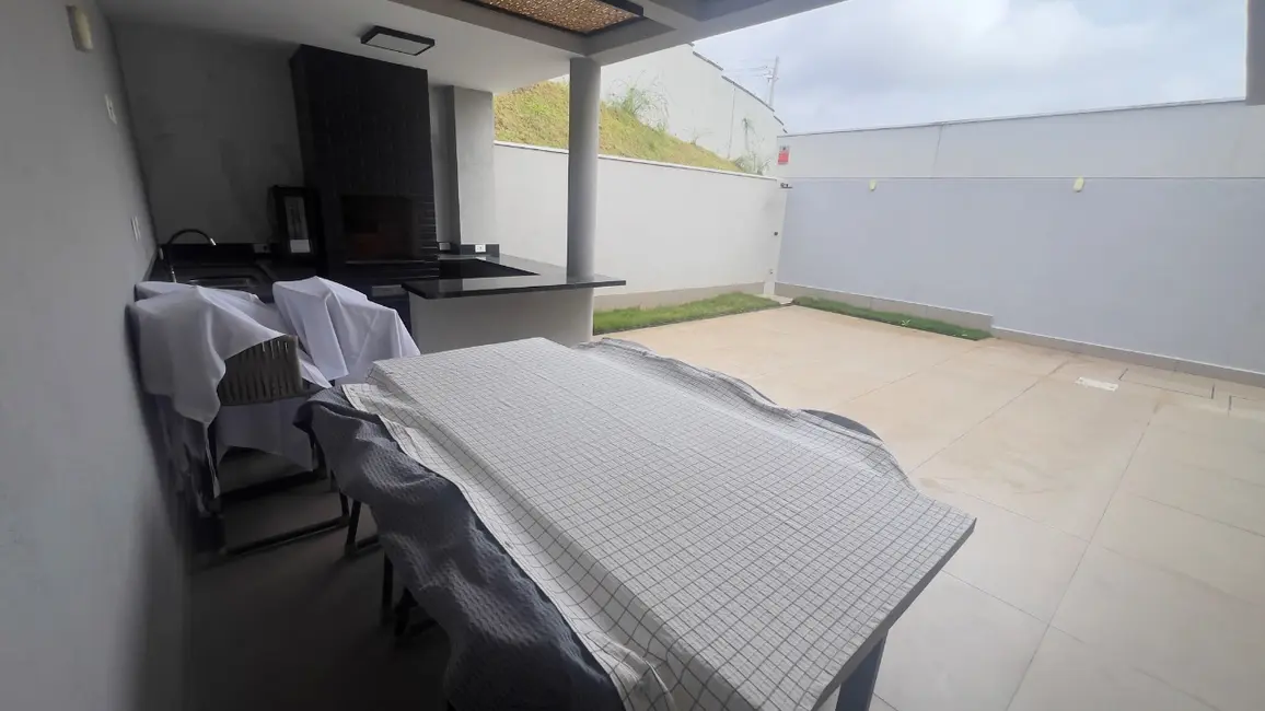 Casa de Condomínio com 3 quartos para alugar, 200m2 em Tamboré, Santana De Parnaiba - SP - imagem 3 Foto 3 de Casa de Condomínio com 3 quartos para alugar, 200m2 em Tamboré, Santana De Parnaiba - SP