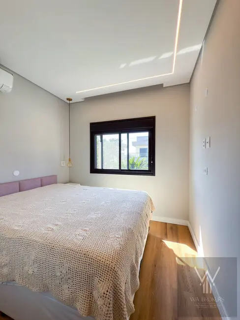 Foto 4 de Casa com 4 quartos à venda, 180m2 em Suru, Santana De Parnaiba - SP