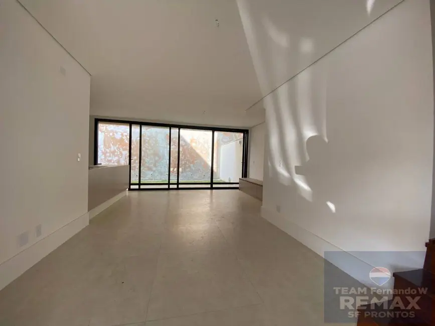 Casa com 4 quartos à venda, 214m2 em Santana De Parnaiba - SP - imagem 4 Foto 4 de Casa com 4 quartos à venda, 214m2 em Santana De Parnaiba - SP