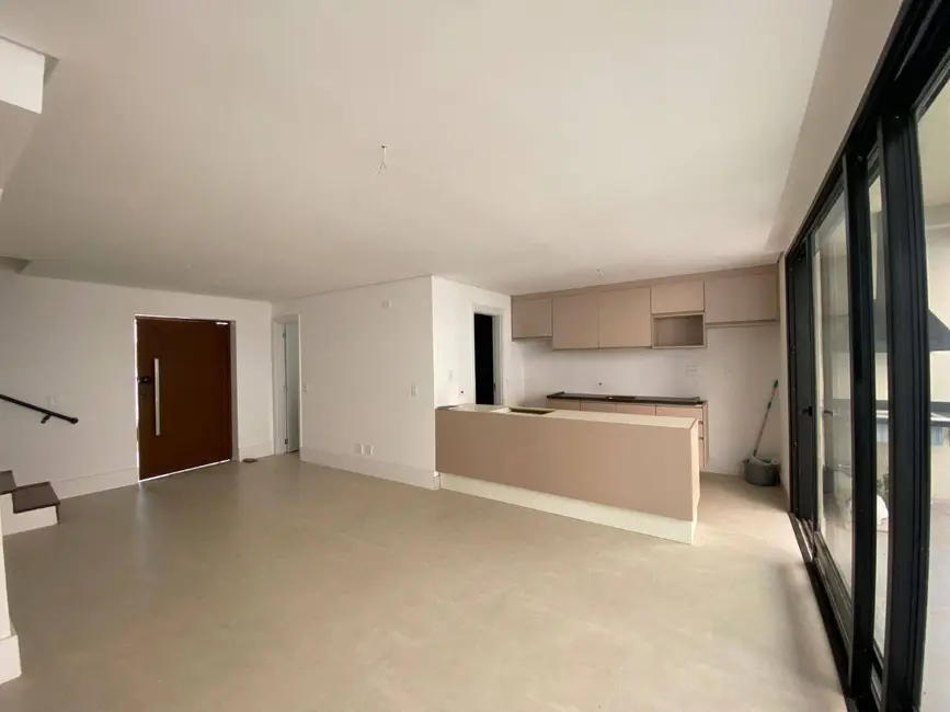 Casa com 4 quartos à venda, 214m2 em Santana De Parnaiba - SP - imagem 2 Foto 2 de Casa com 4 quartos à venda, 214m2 em Santana De Parnaiba - SP