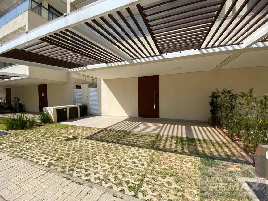 Casa com 4 quartos à venda, 214m2 em Santana De Parnaiba - SP - imagem 3 Foto 3 de Casa com 4 quartos à venda, 214m2 em Santana De Parnaiba - SP