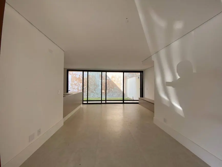 Casa com 4 quartos à venda, 214m2 em Santana De Parnaiba - SP - imagem 7 Foto 7 de Casa com 4 quartos à venda, 214m2 em Santana De Parnaiba - SP