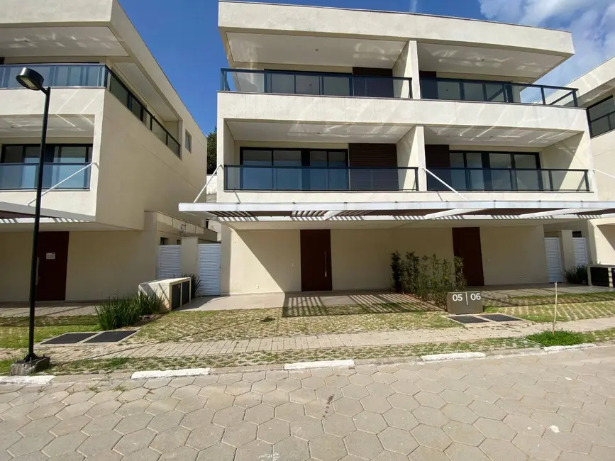 Casa com 4 quartos à venda, 214m2 em Santana De Parnaiba - SP - imagem 1 Foto 1 de Casa com 4 quartos à venda, 214m2 em Santana De Parnaiba - SP