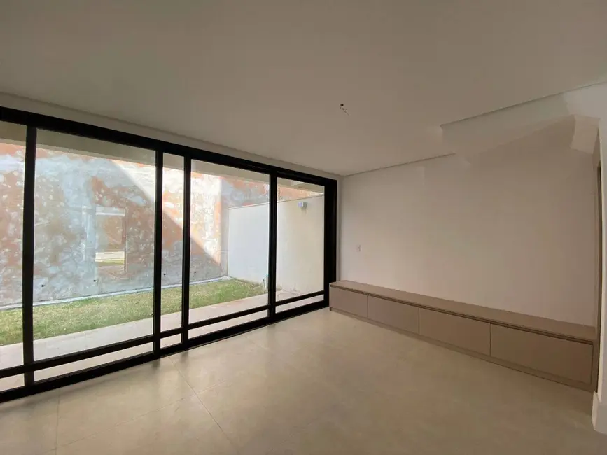 Casa com 4 quartos à venda, 214m2 em Santana De Parnaiba - SP - imagem 8 Foto 8 de Casa com 4 quartos à venda, 214m2 em Santana De Parnaiba - SP