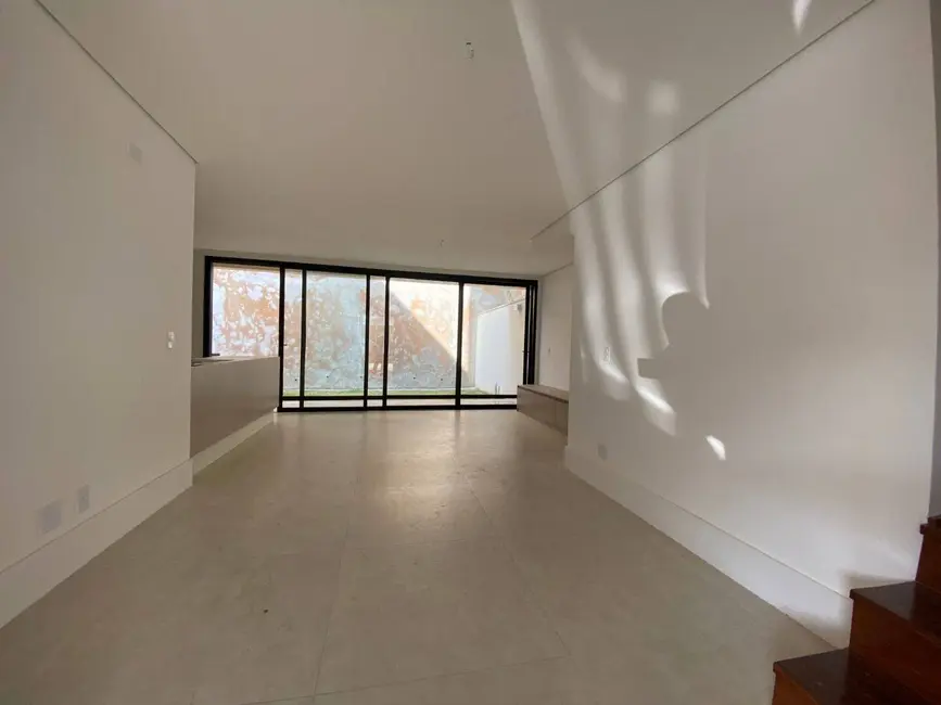 Casa com 4 quartos à venda, 214m2 em Santana De Parnaiba - SP - imagem 4 Foto 4 de Casa com 4 quartos à venda, 214m2 em Santana De Parnaiba - SP