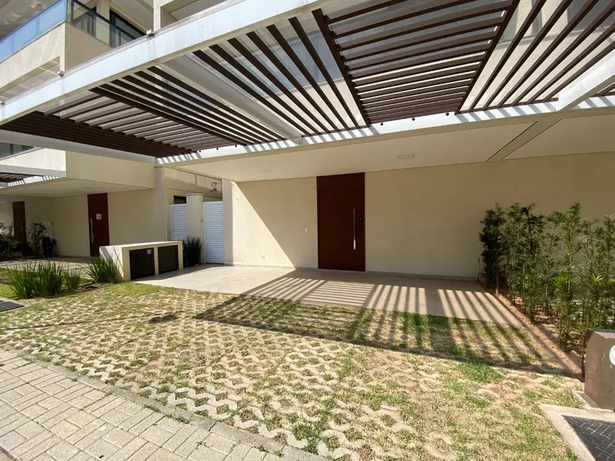Casa com 4 quartos à venda, 214m2 em Santana De Parnaiba - SP - imagem 3 Foto 3 de Casa com 4 quartos à venda, 214m2 em Santana De Parnaiba - SP
