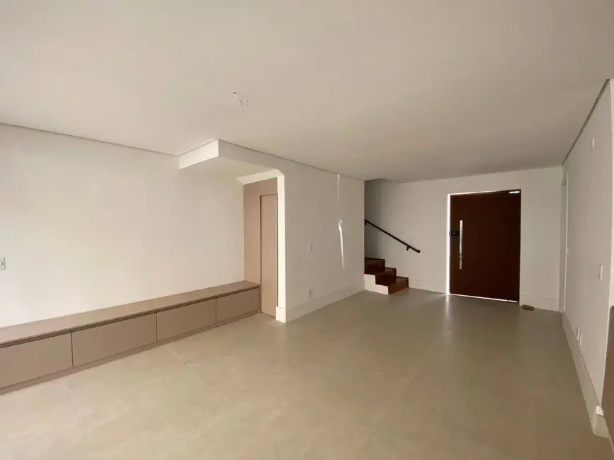 Casa com 4 quartos à venda, 214m2 em Santana De Parnaiba - SP - imagem 9 Foto 9 de Casa com 4 quartos à venda, 214m2 em Santana De Parnaiba - SP
