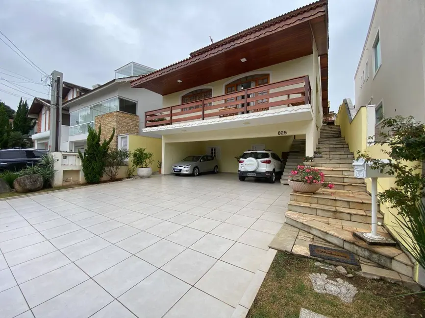 Foto 2 de Casa com 3 quartos à venda, 300m2 em Santana De Parnaiba - SP