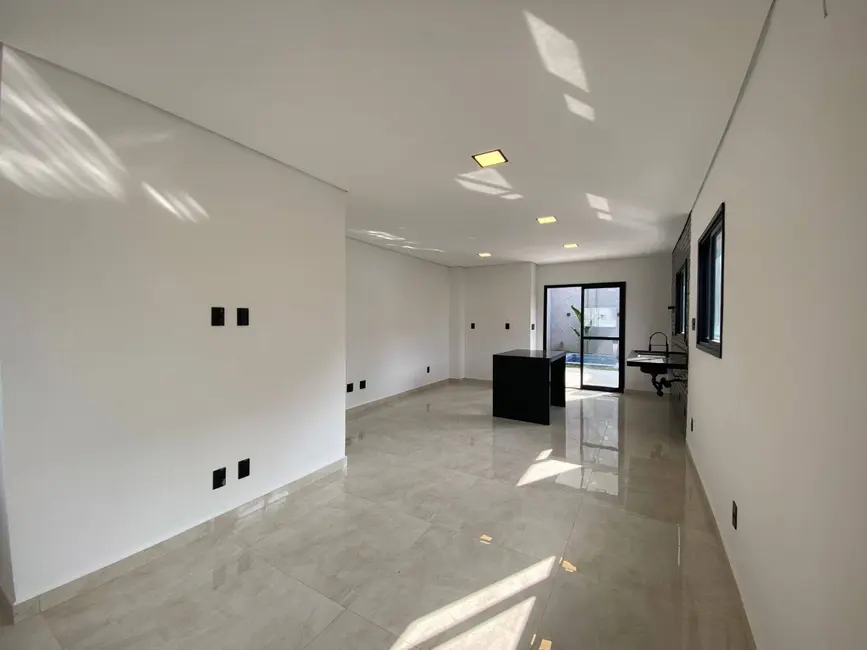 Foto 3 de Casa com 3 quartos à venda, 126m2 em Chácara Jaguari (Fazendinha), Santana De Parnaiba - SP