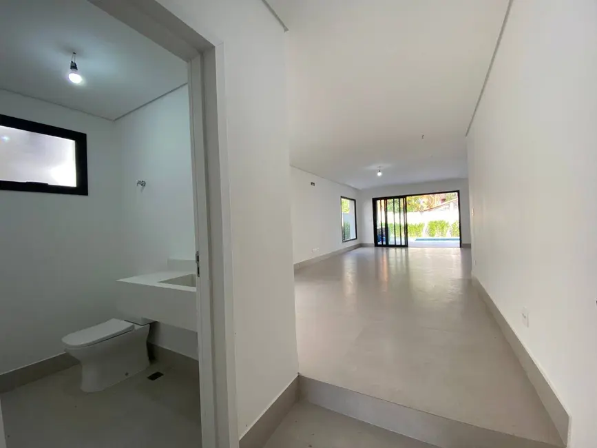 Casa com 4 quartos à venda, 276m2 em Santana De Parnaiba - SP - imagem 3 Foto 3 de Casa com 4 quartos à venda, 276m2 em Santana De Parnaiba - SP