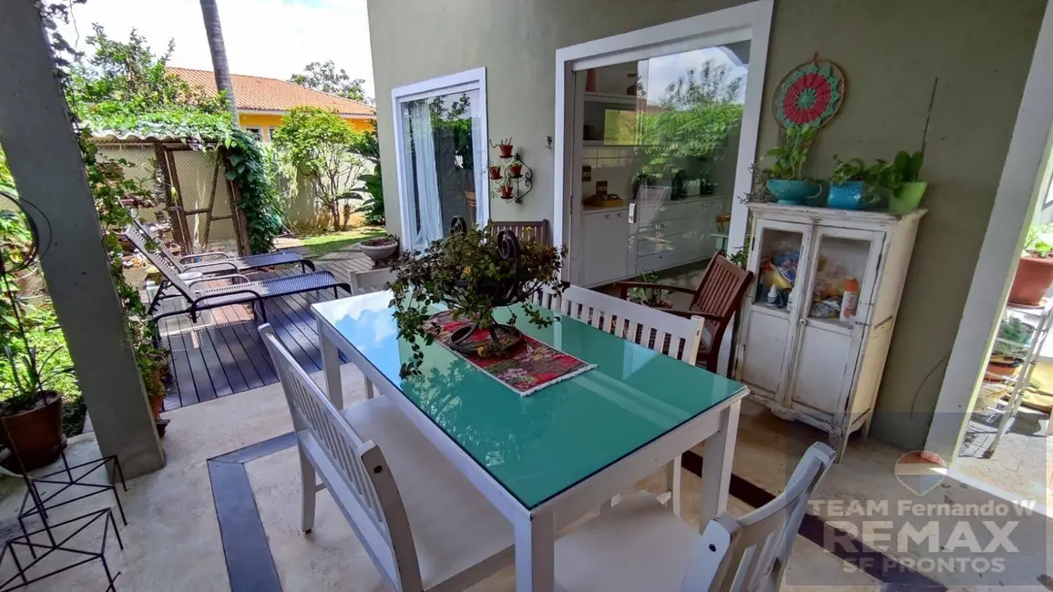 Foto 2 de Casa com 4 quartos à venda, 231m2 em Chácara das Paineiras, Carapicuiba - SP
