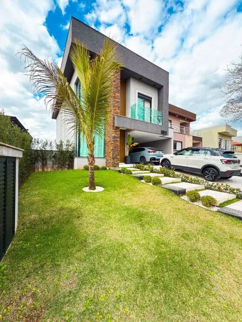 Foto 1 de Casa com 3 quartos à venda, 250m2 em Santana De Parnaiba - SP
