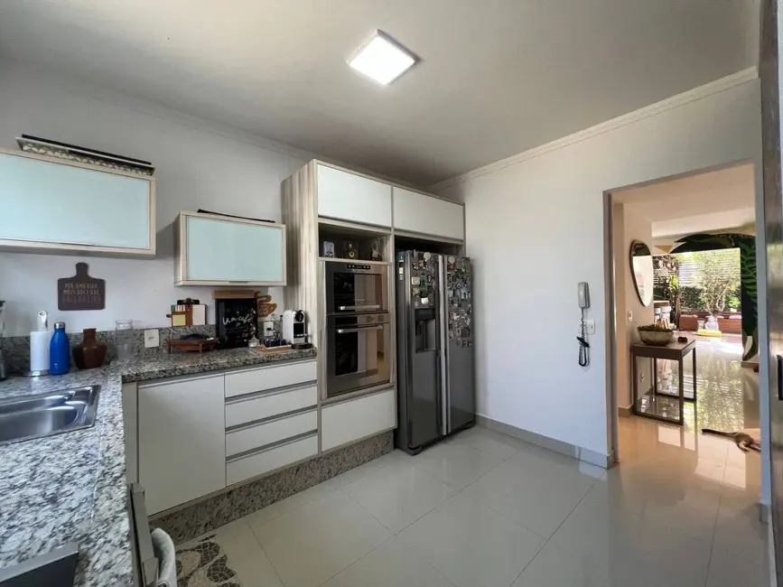 Casa com 5 quartos à venda, 180m2 em Tamboré, Santana De Parnaiba - SP - imagem 6 Foto 6 de Casa com 5 quartos à venda, 180m2 em Tamboré, Santana De Parnaiba - SP