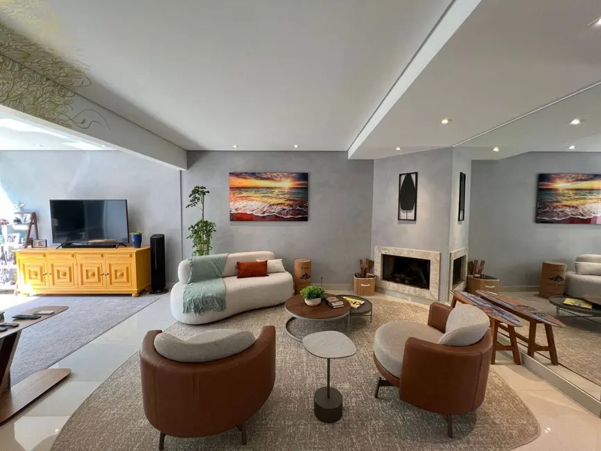 Casa com 5 quartos à venda, 180m2 em Tamboré, Santana De Parnaiba - SP - imagem 4 Foto 4 de Casa com 5 quartos à venda, 180m2 em Tamboré, Santana De Parnaiba - SP