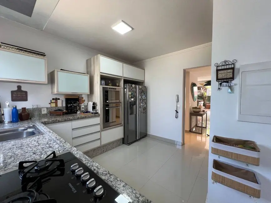 Casa com 5 quartos à venda, 180m2 em Tamboré, Santana De Parnaiba - SP - imagem 8 Foto 8 de Casa com 5 quartos à venda, 180m2 em Tamboré, Santana De Parnaiba - SP