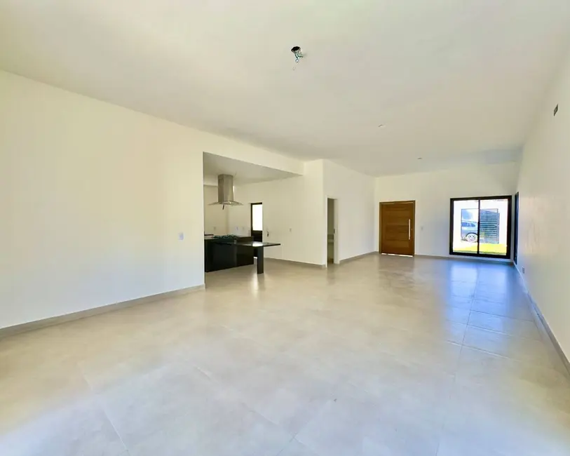 Casa com 3 quartos à venda, 245m2 em Jardim Colibri, Cotia - SP - imagem 4 Foto 4 de Casa com 3 quartos à venda, 245m2 em Jardim Colibri, Cotia - SP