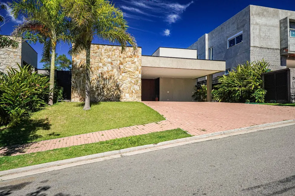 Casa com 3 quartos à venda, 332m2 em Granja Viana, Cotia - SP - imagem 2 Foto 2 de Casa com 3 quartos à venda, 332m2 em Granja Viana, Cotia - SP