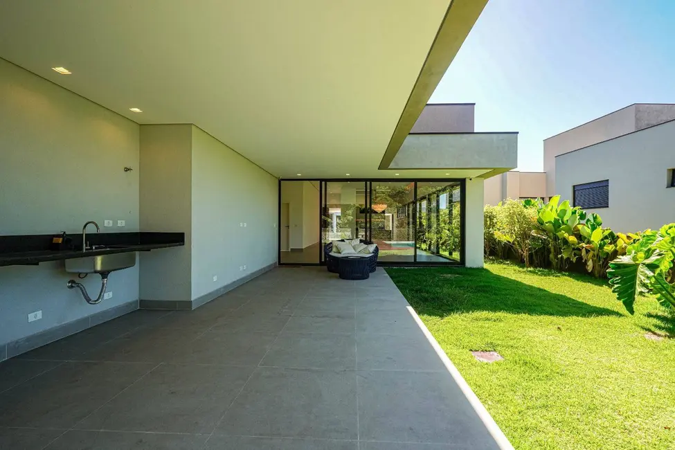 Casa com 3 quartos à venda, 332m2 em Granja Viana, Cotia - SP - imagem 6 Foto 6 de Casa com 3 quartos à venda, 332m2 em Granja Viana, Cotia - SP