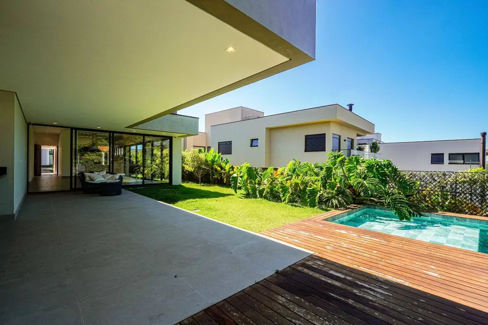 Casa com 3 quartos à venda, 332m2 em Granja Viana, Cotia - SP - imagem 5 Foto 5 de Casa com 3 quartos à venda, 332m2 em Granja Viana, Cotia - SP