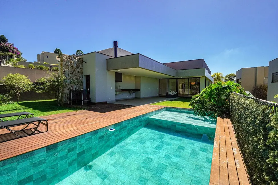Casa com 3 quartos à venda, 332m2 em Granja Viana, Cotia - SP - imagem 1 Foto 1 de Casa com 3 quartos à venda, 332m2 em Granja Viana, Cotia - SP