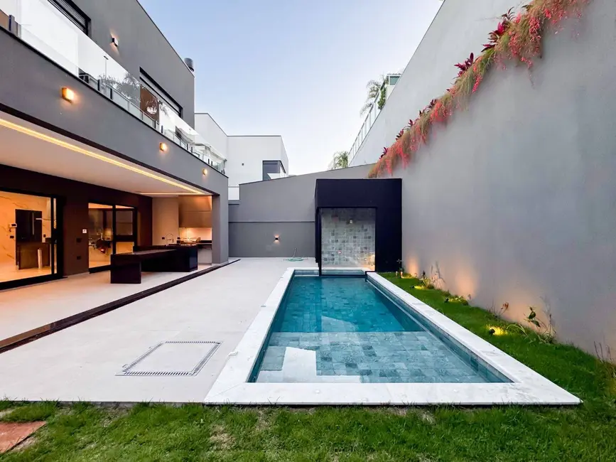 Casa com 4 quartos à venda, 361m2 em Santana De Parnaiba - SP - imagem 3 Foto 3 de Casa com 4 quartos à venda, 361m2 em Santana De Parnaiba - SP
