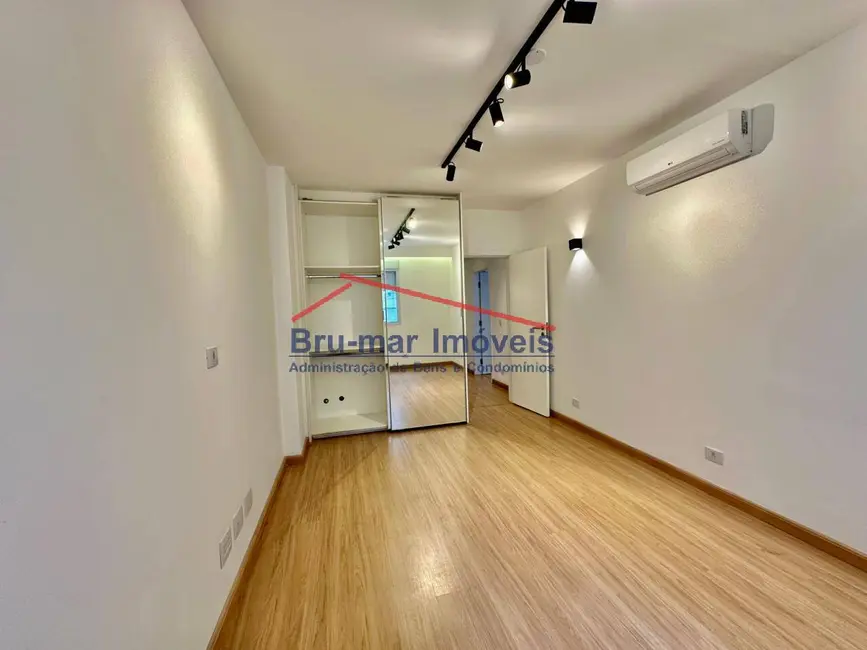 Foto 9 de Apartamento com 3 quartos à venda, 127m2 em Gonzaga, Santos - SP