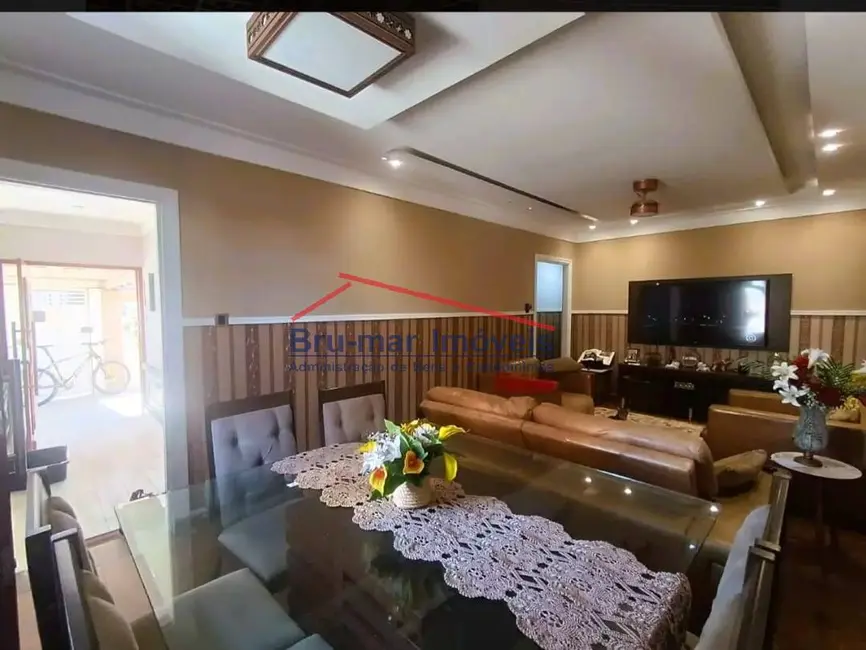 Casa com 3 quartos à venda, 114m2 em Encruzilhada, Santos - SP - imagem 1 Foto 1 de Casa com 3 quartos à venda, 114m2 em Encruzilhada, Santos - SP