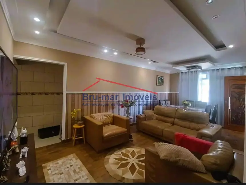 Casa com 3 quartos à venda, 114m2 em Encruzilhada, Santos - SP - imagem 4 Foto 4 de Casa com 3 quartos à venda, 114m2 em Encruzilhada, Santos - SP