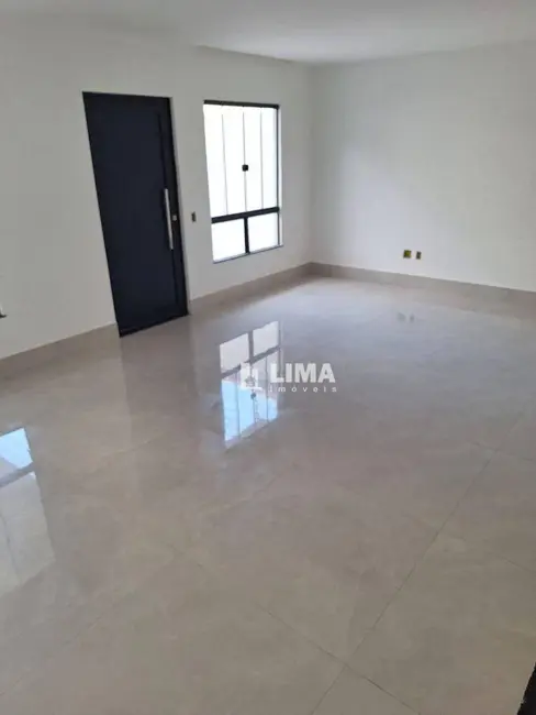 Casa com 3 quartos à venda, 200m2 em Jardim Bela Vista, Rio Das Ostras - RJ - imagem 3 Foto 3 de Casa com 3 quartos à venda, 200m2 em Jardim Bela Vista, Rio Das Ostras - RJ
