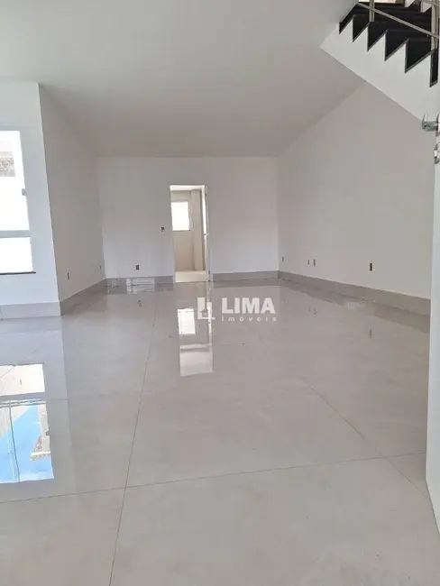 Casa com 3 quartos à venda, 200m2 em Jardim Bela Vista, Rio Das Ostras - RJ - imagem 9 Foto 9 de Casa com 3 quartos à venda, 200m2 em Jardim Bela Vista, Rio Das Ostras - RJ