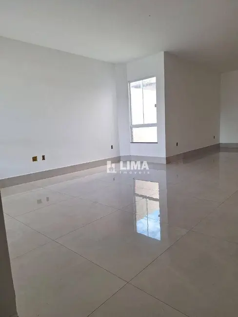 Casa com 3 quartos à venda, 200m2 em Jardim Bela Vista, Rio Das Ostras - RJ - imagem 2 Foto 2 de Casa com 3 quartos à venda, 200m2 em Jardim Bela Vista, Rio Das Ostras - RJ