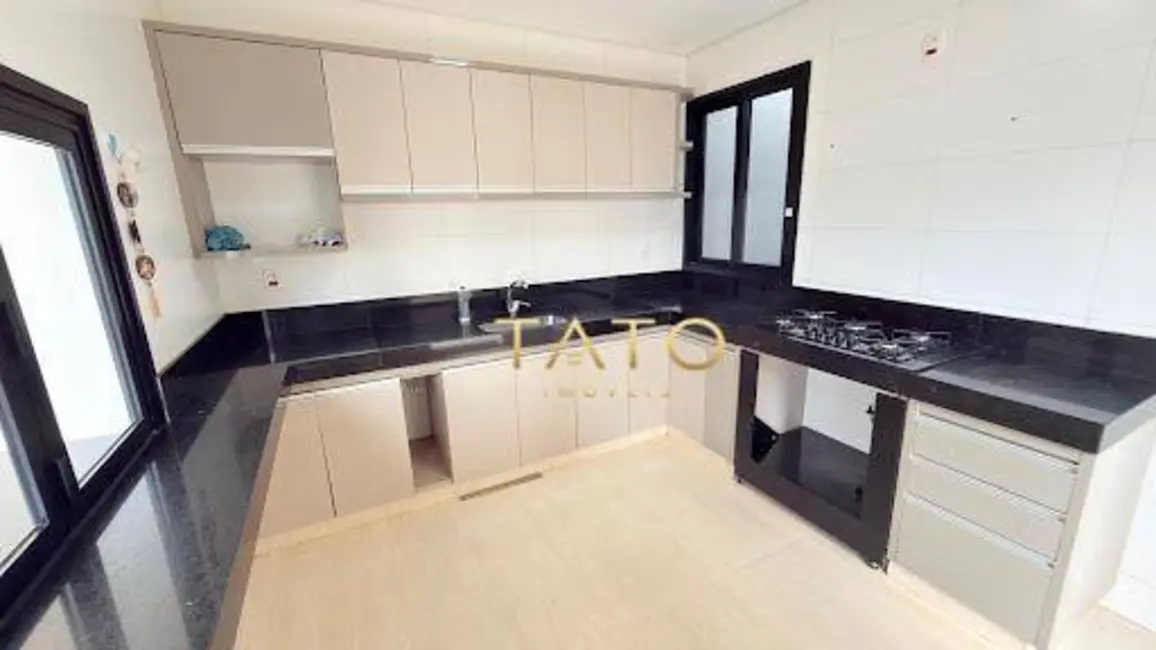 Foto 9 de Sobrado com 3 quartos à venda, 300m2 em Centro, Ituiutaba - MG