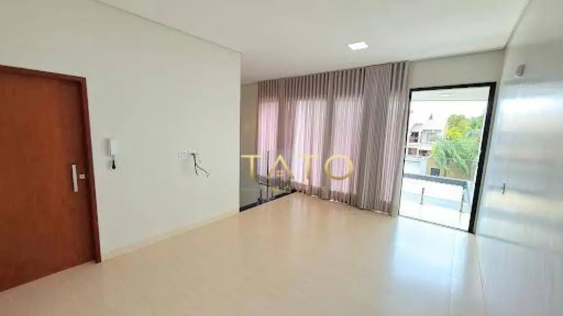 Foto 6 de Sobrado com 3 quartos à venda, 300m2 em Centro, Ituiutaba - MG