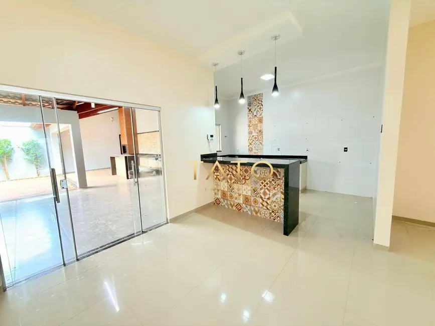 Foto 1 de Casa com 3 quartos à venda, 300m2 em Residencial Drummond, Ituiutaba - MG