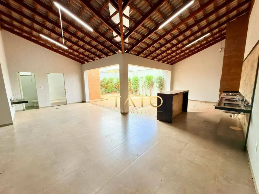 Foto 3 de Casa com 3 quartos à venda, 300m2 em Residencial Drummond, Ituiutaba - MG