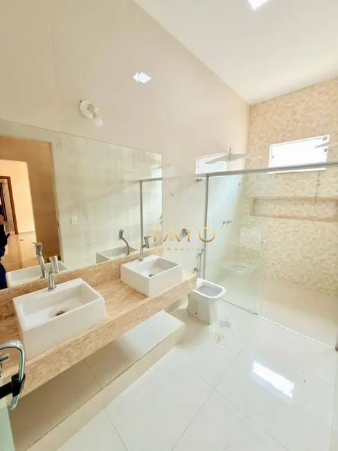 Foto 8 de Casa com 3 quartos à venda, 300m2 em Residencial Drummond, Ituiutaba - MG
